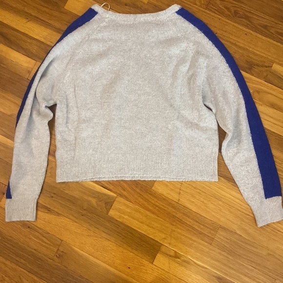 Garage Women’s Gray Sweater With Blue Stripe Size M - Picture 7 of 7